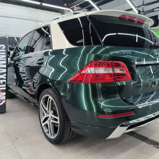 Оклейка Mercedes цветным антигравийным полиуретаном Sunmax 55 Tesla Forest Green Color PPF 