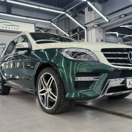 Оклейка Mercedes цветным антигравийным полиуретаном Sunmax 55 Tesla Forest Green Color PPF 