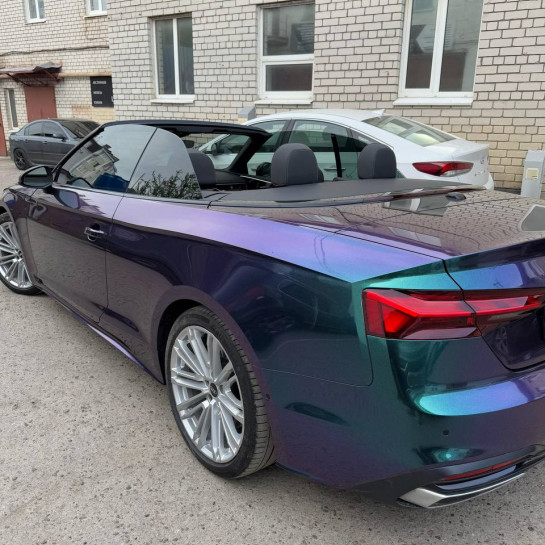Оклейка кузова Audi цветным антигравийным полиуретаном Sunmax 29 Green Purple Color PPF