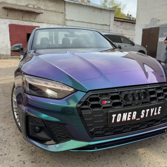 Оклейка кузова Audi цветным антигравийным полиуретаном Sunmax 29 Green Purple Color PPF