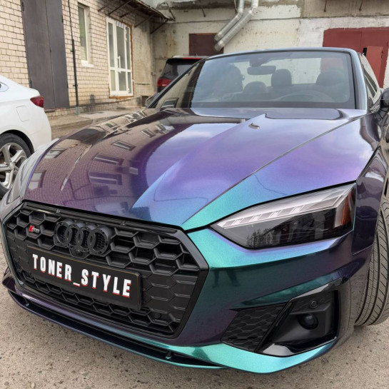 Оклейка кузова Audi цветным антигравийным полиуретаном Sunmax 29 Green Purple Color PPF