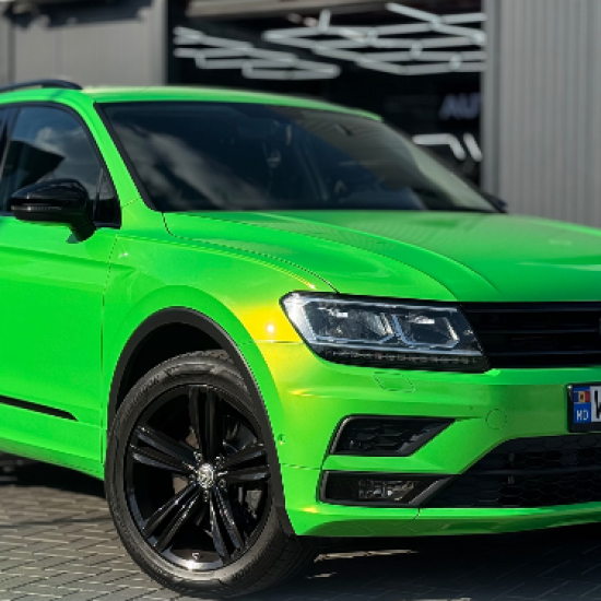 Оклейка Volkswagen автовинилом Sunmax 350 Coral Apple Green