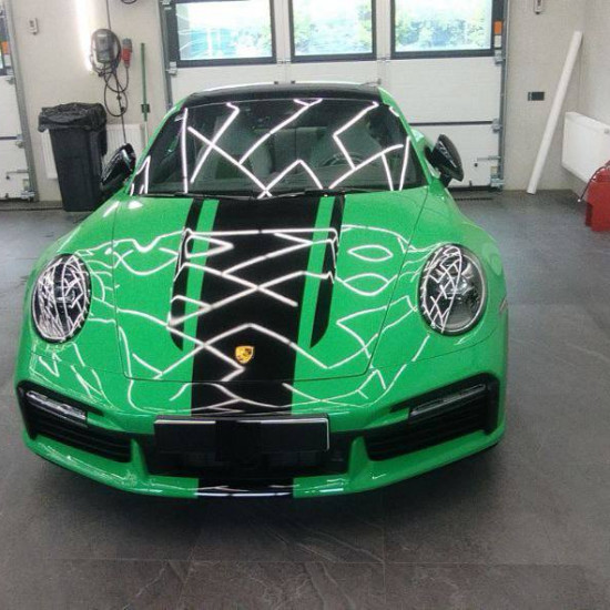 Оклейка Porsche цветным полиуретаном Sunmax 41 Porshe Green PPF