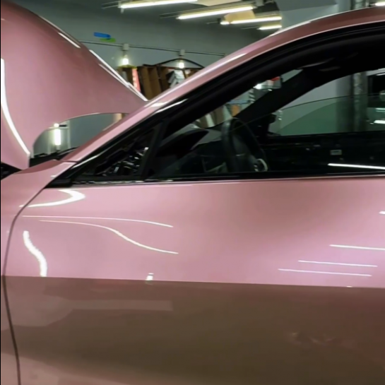Оклейка BMW цветным антигравийным полиуретаном Sunmax 47 Bentley Pink PPF