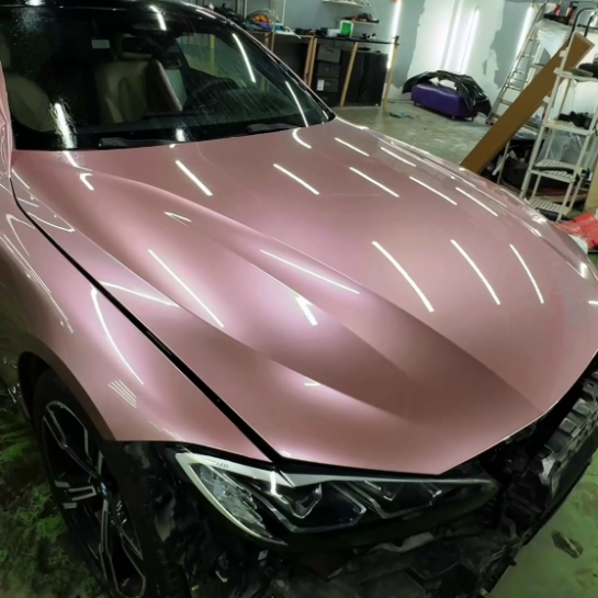 Оклейка BMW цветным антигравийным полиуретаном Sunmax 47 Bentley Pink PPF