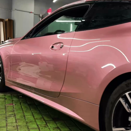 Оклейка BMW цветным антигравийным полиуретаном Sunmax 47 Bentley Pink PPF