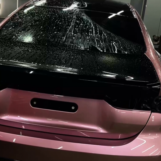 Оклейка BMW цветным антигравийным полиуретаном Sunmax 47 Bentley Pink PPF
