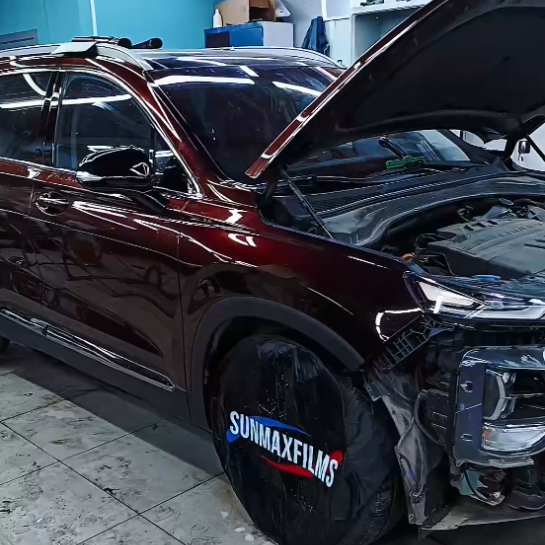 Оклейка Hyundai цветным антигравийным полиуретаном Sunmax 18 Black Red Pearl PPF