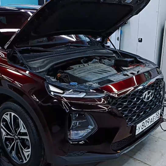 Оклейка Hyundai цветным антигравийным полиуретаном Sunmax 18 Black Red Pearl PPF