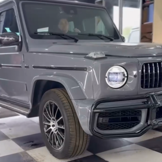 Покрытие Mercedes цветной полиуретановой защитной пленкой Sunmax серого цвета