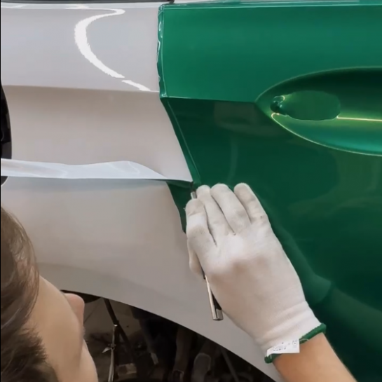 Оклейка кузова Opel полиуретаном зеленого цвета Sunmax