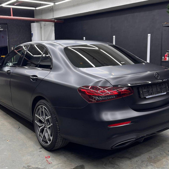 Покрытие кузова Mercedes полиуретаном Sunmax цвета Black Matt Color PPF