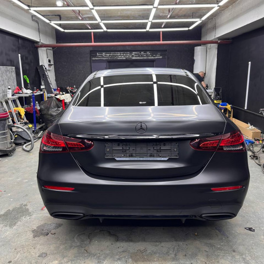 Покрытие кузова Mercedes полиуретаном Sunmax цвета Black Matt Color PPF