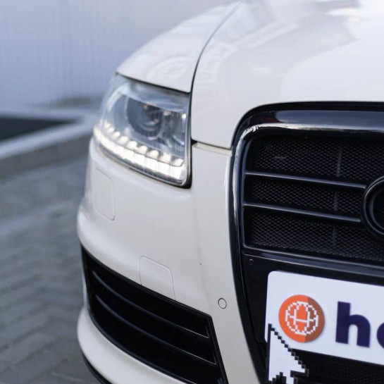 Оклейка Audi цветной полиуретановой пленкой Sunmax качественно и с гарантией