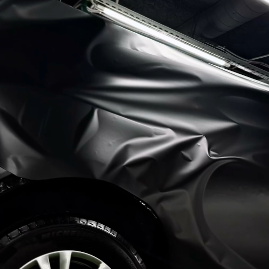 Оклейка кузова автомобиля BMW плёнкой из полиуретана Sunmax цветом 26 Black Matt PPF