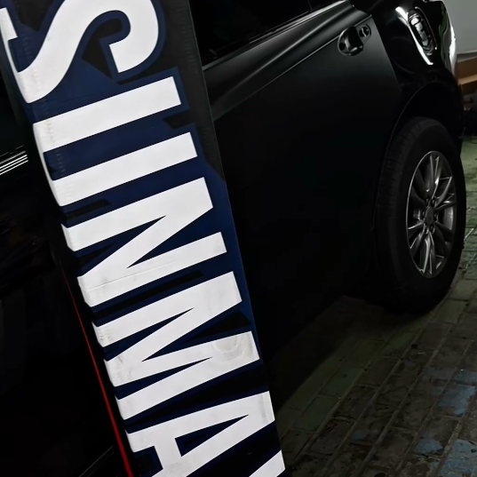 Оклейка кузова автомобиля BMW плёнкой из полиуретана Sunmax цветом 26 Black Matt PPF