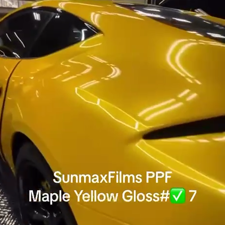 Оклейка кузова Ferrari цветной полиуретановой пленкой Sunmax 7 Maple Yellow PPF
