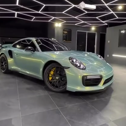 Оклейка Porsche защитной полиуретановой пленкой Sunmax 10 Lime Gray PPF