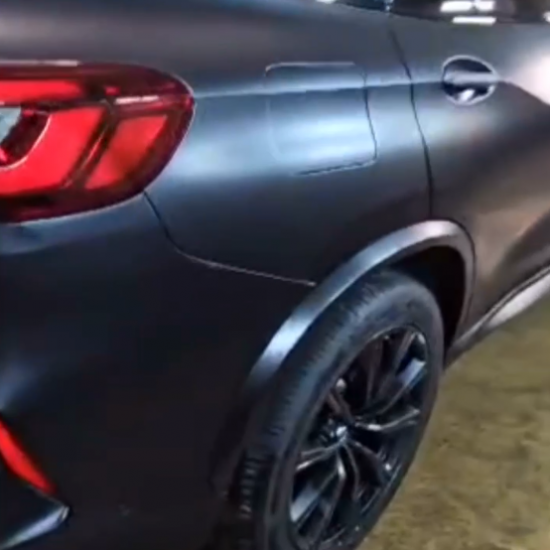 Оклейка BMW полиуретаном Sunmax цвета 26 Black Matt PPF