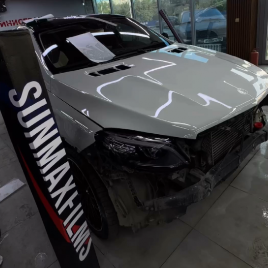 Оклейка Mercedes полиуретановой пленкой Sunmax 13 Volcano Gray Gloss PPF
