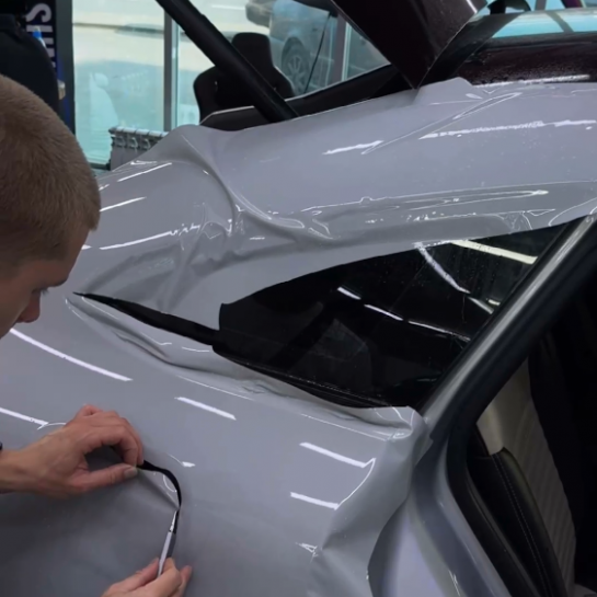 Оклейка Mercedes полиуретановой пленкой Sunmax 13 Volcano Gray Gloss PPF