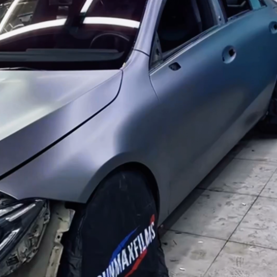 Оклейка автомобиля Mercedes цветным полиуретаном Sunmax 45 AMG Gray Matt