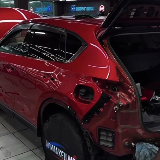 Оклейка Mazda цветной полиуретановой пленкой Sunmax 48 Metal Red PPF