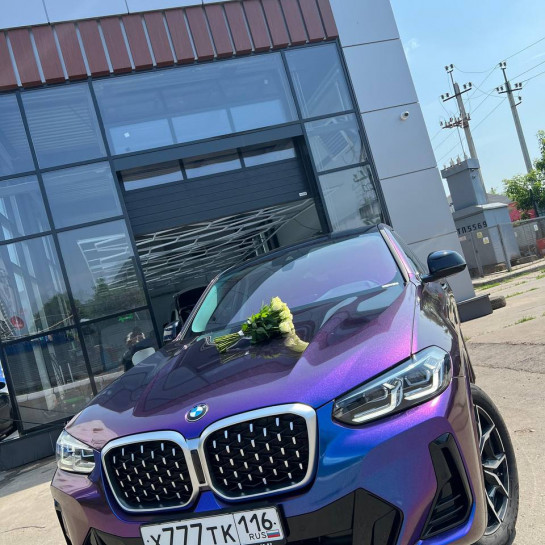 Оклейка BMW полиуретановой пленкой Sunmax 30 Green Blue PPF