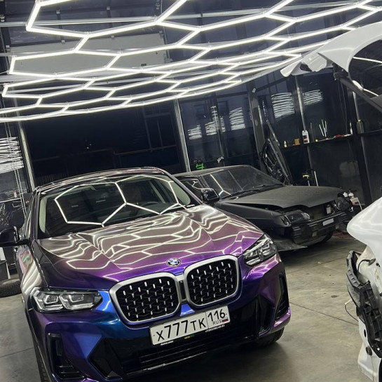 Оклейка BMW полиуретановой пленкой Sunmax 30 Green Blue PPF