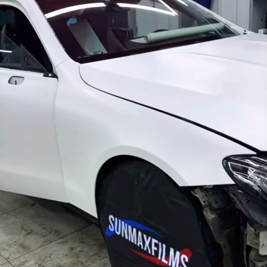 Оклейка Mercedes цветной белой пленкой из полиуретана Sunmax 36 White Matt Pearl PPF