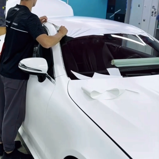 Оклейка Mercedes цветной белой пленкой из полиуретана Sunmax 36 White Matt Pearl PPF