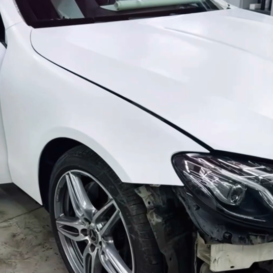 Оклейка Mercedes цветной белой пленкой из полиуретана Sunmax 36 White Matt Pearl PPF