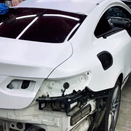 Оклейка Mercedes цветной белой пленкой из полиуретана Sunmax 36 White Matt Pearl PPF