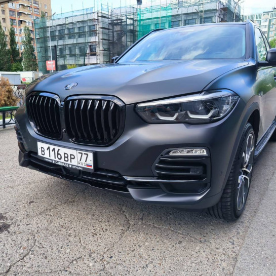 Оклейка BMW X5 черным полиуретаном Sunmax 26 Black Matt PPF