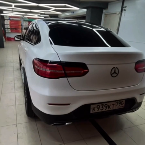 Оклейка кузова Mercedes белым полиуретаном Sunmax 36 White Matt Pearl PPF