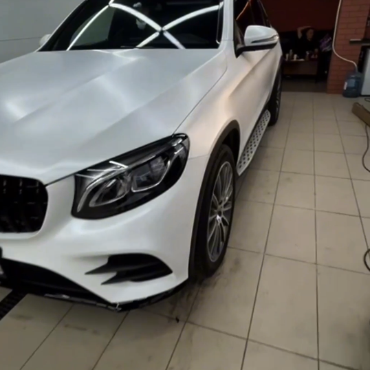 Оклейка кузова Mercedes белым полиуретаном Sunmax 36 White Matt Pearl PPF