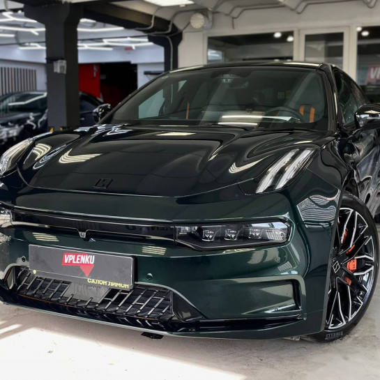 Оклейка Zeekr пленкой из полиуретана Sunmax 4 Goodwood Green Pearl PPF