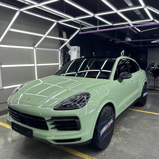 Оклейка Porshe полиуретаном Sunmax цвета 40 Khaki Green PPF