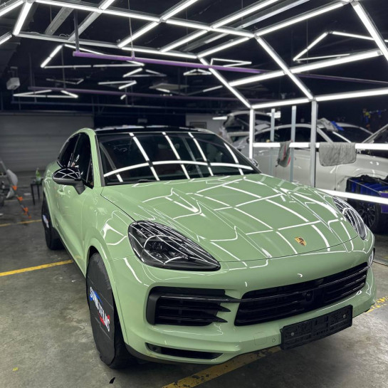 Оклейка Porshe полиуретаном Sunmax цвета 40 Khaki Green PPF