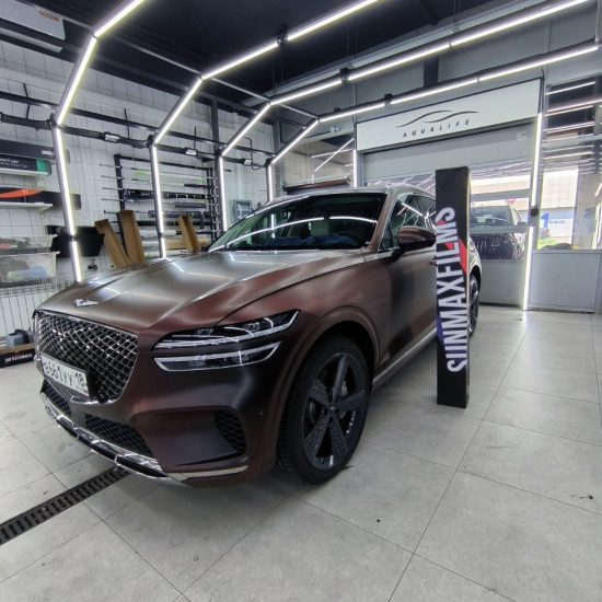Оклейка Hyundai Genesis цветным полиуретаном Sunmax 37 Matte Black Charm Red PPF