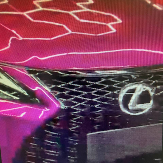 Оклейка Lexus розовой полиуретановой пленкой Sunmax 19 Violet Pearl PPF