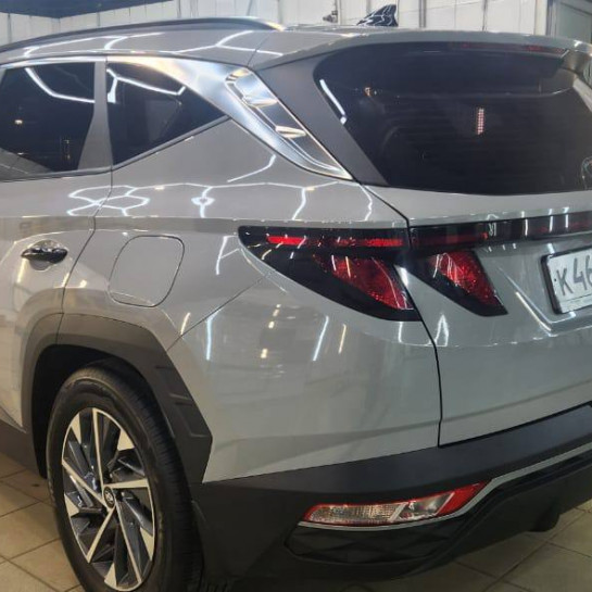 Оклейка Hyundai серым полиуретаном Sunmax 15 Brooklyn Grey Gloss PPF