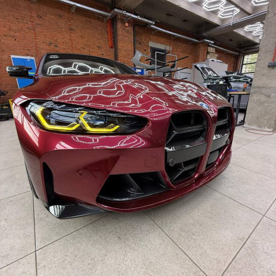 Оклейка BMW защитным полиуретаном Sunmax 52 Metal Crimson PPF