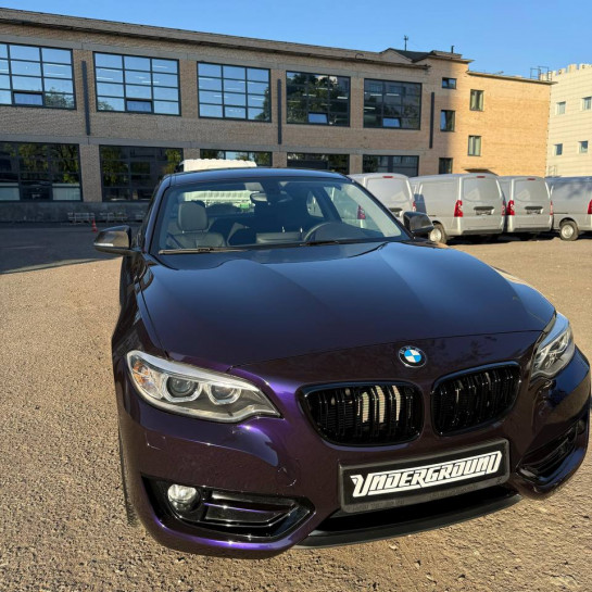 Оклейка BMW полиуретановой пленкой Sunmax 20 Purple Pearl PPF