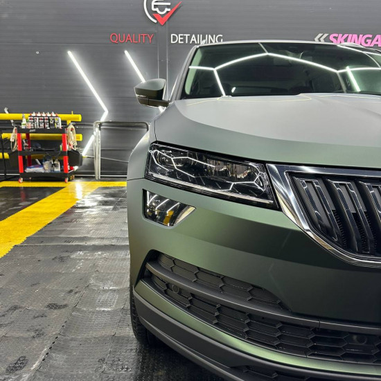 Оклейка Skoda цветным полиуретаном Sunmax 115 Matt Metal Blackish Green PPF