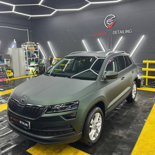 Оклейка кузова Skoda полиуретановой пленкой Sunmax 115 Matt Metal Blackish Green PPF