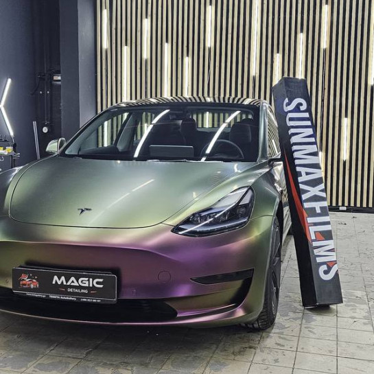 Оклейка Tesla защитной полиуретановой пленкой Sunmax 33 Purple Haze Matt PPF