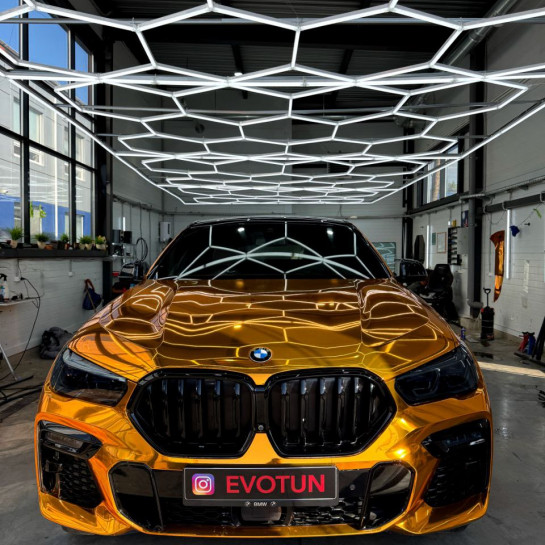 Оклейка кузова BMW полиуретановой пленкой Sunmax 62 Super Chrome Gold PPF