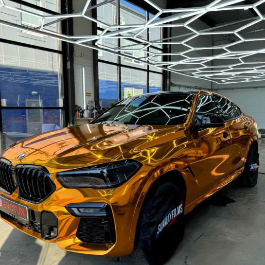 Оклейка кузова BMW полиуретановой пленкой Sunmax 62 Super Chrome Gold PPF