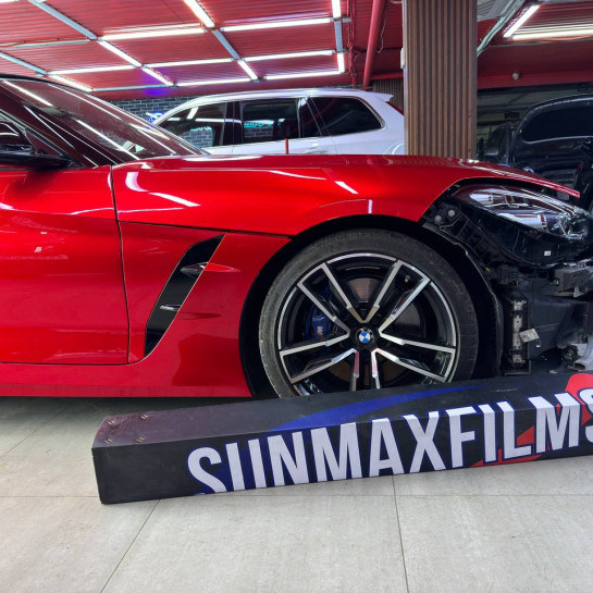 Оклейка BMW цветным полиуретаном Sunmax 48 Metal Red PPF